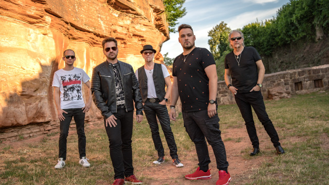 Elliot | Feel the Cover <br/><span>Fotoshooting</span>
 Image